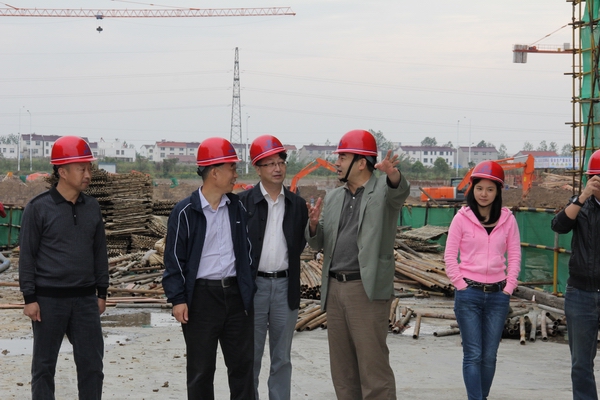 省国资委第二监事会主任王正发一行到公司检查指导事情